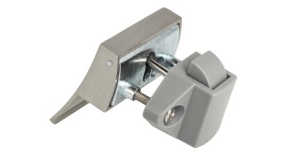 Serrure à pression robuste avec poignée de levage, en zamak, surface : aspect acier inoxydable, design : carrée, 14.03.077-0. Poignée de levage avec serrure autobloquante et fermeture amortie pour caravanes, yachts et bien plus encore, de SISO Denmark – Image 9